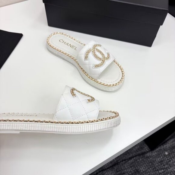 Chanel slippers - Picture 3 of 7